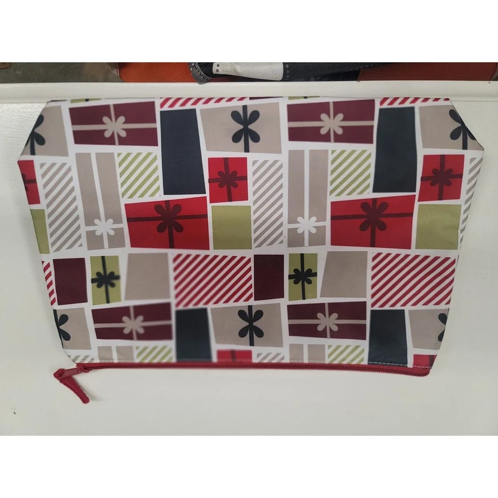 Thirty-One holiday‎ insulated pouch